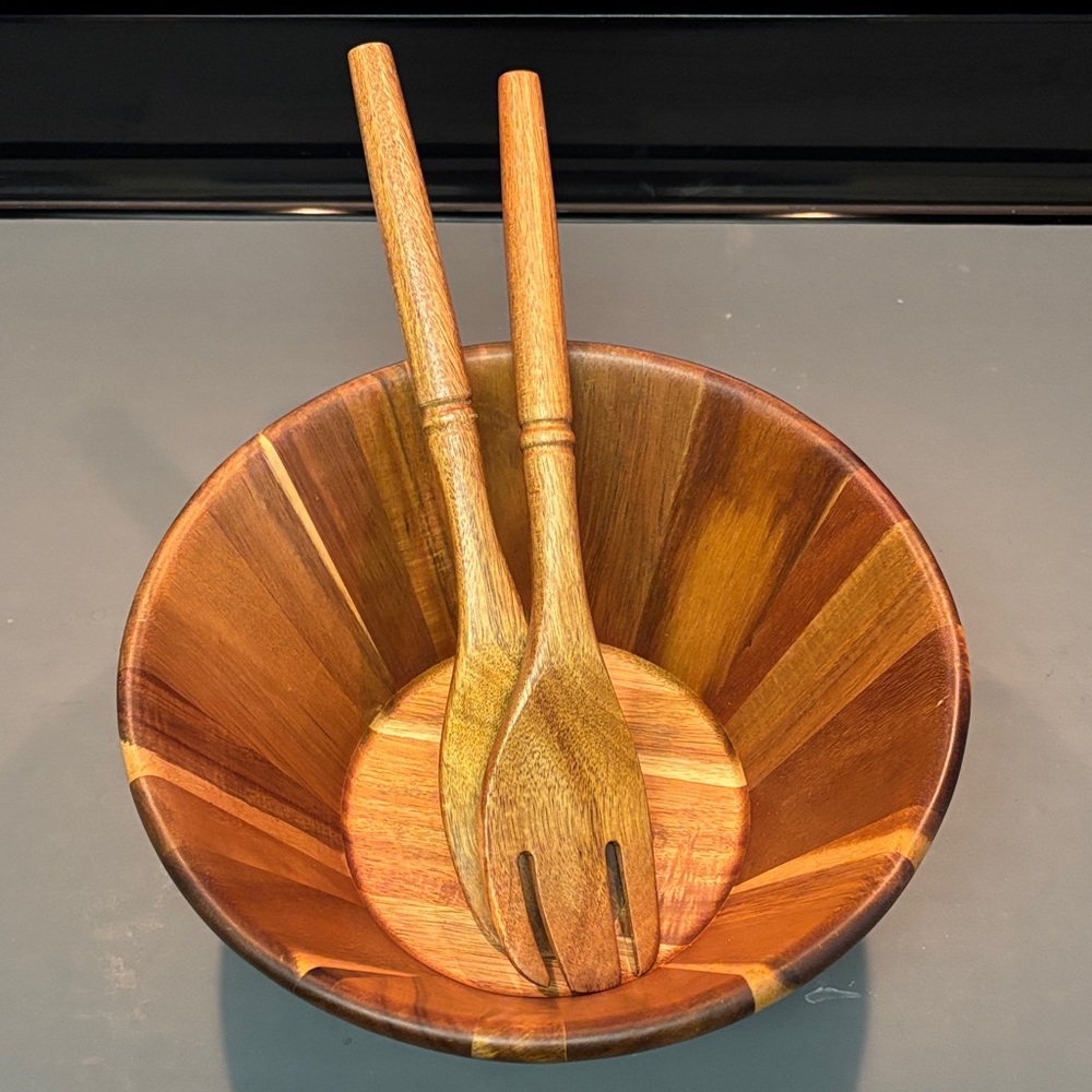 Pampered Chef wooden salad bowl and server set